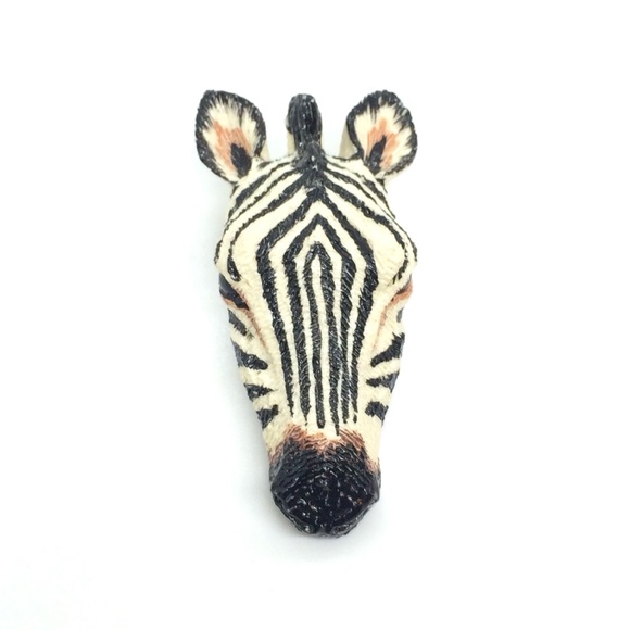 VINTAGE LARGE ZEBRA HEAD HANDCRAFTED SIGNED PLASTIC BROOCH 80S STATEMENT SAFARI - Picture 5 of 15